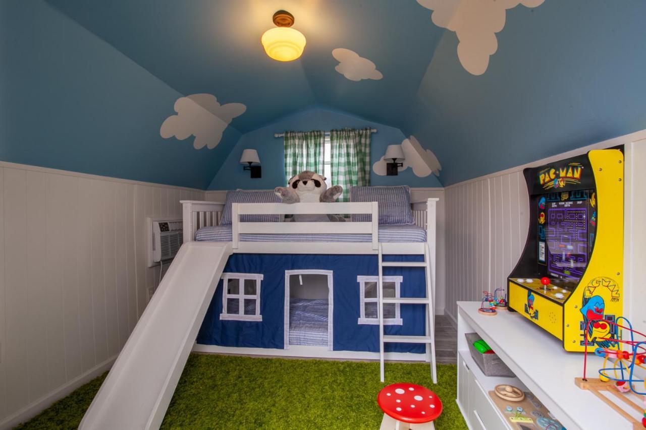Blue Valley Inn - Hot Tub & Spacious Play Area! Ноксвил Екстериор снимка